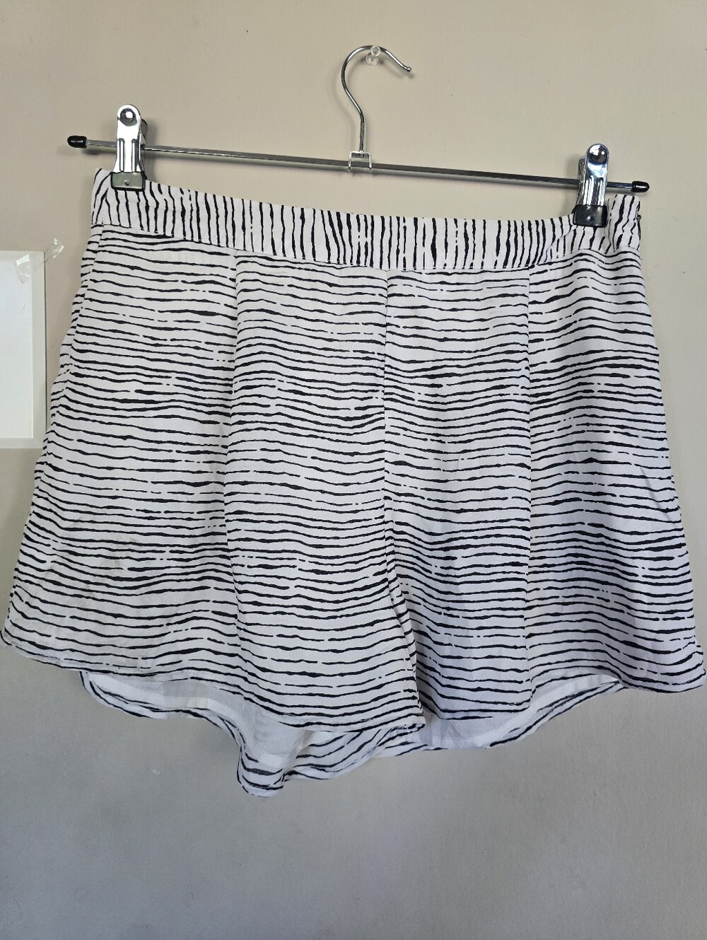 L'ATISTE Monochrome Black & White Stripe Shorts